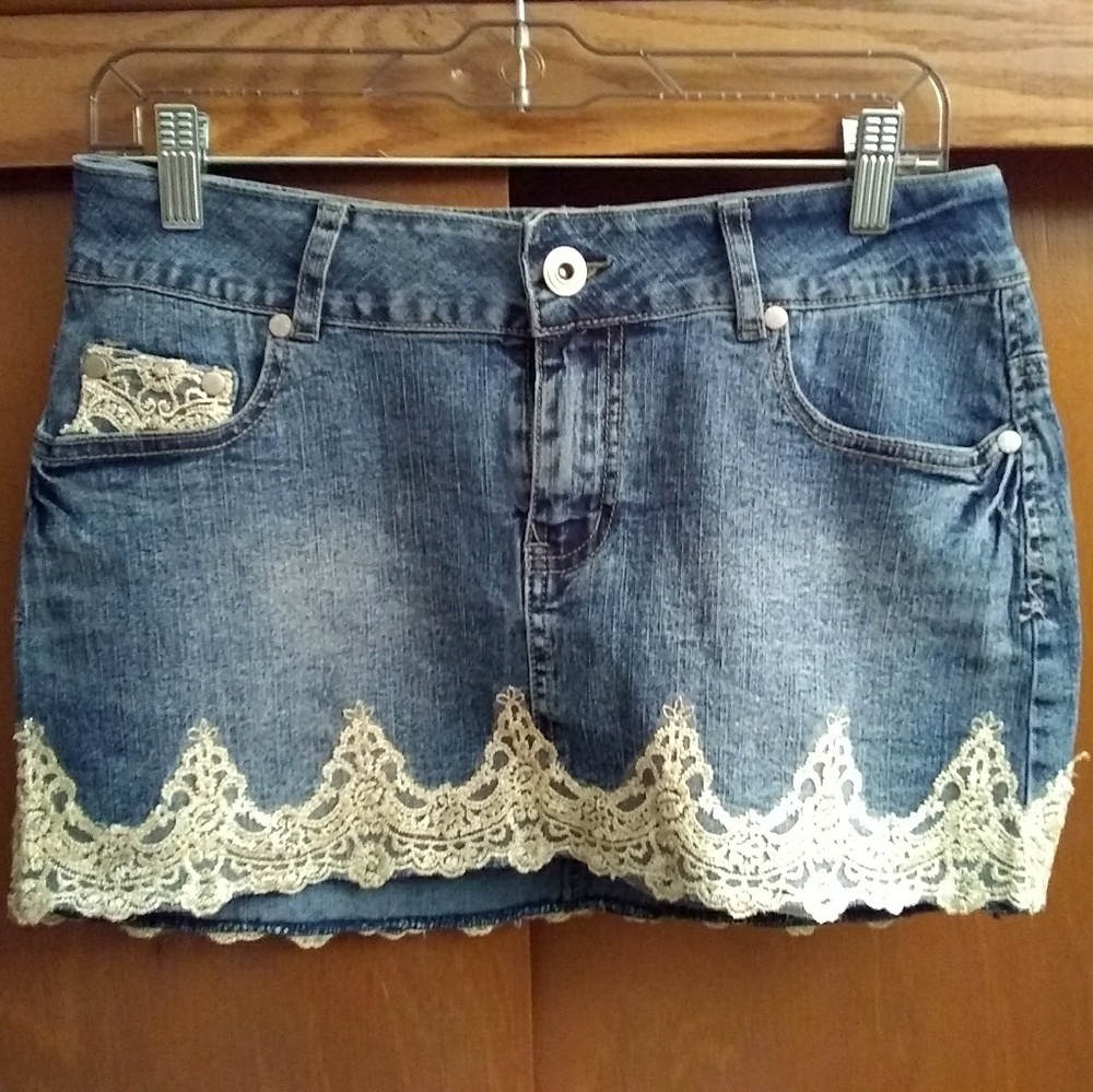 *Final Sell Price* Fluid Jean Skirt - Picture 1 of 4